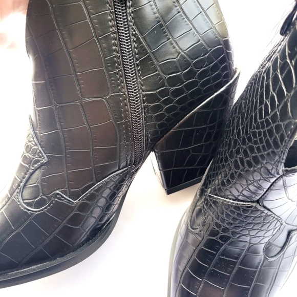 NEW! SUPER MODE vegan leather western ankle boot 41. - Picture 4 of 12